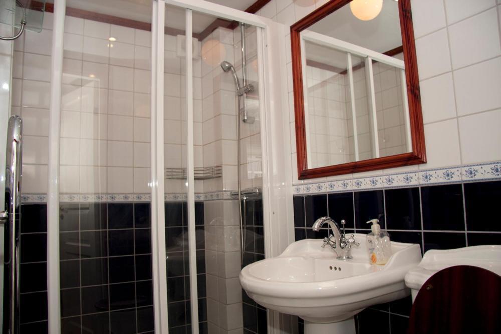 Garvaregarden Hotel , B&B Och Cafe Askersund Bilik gambar