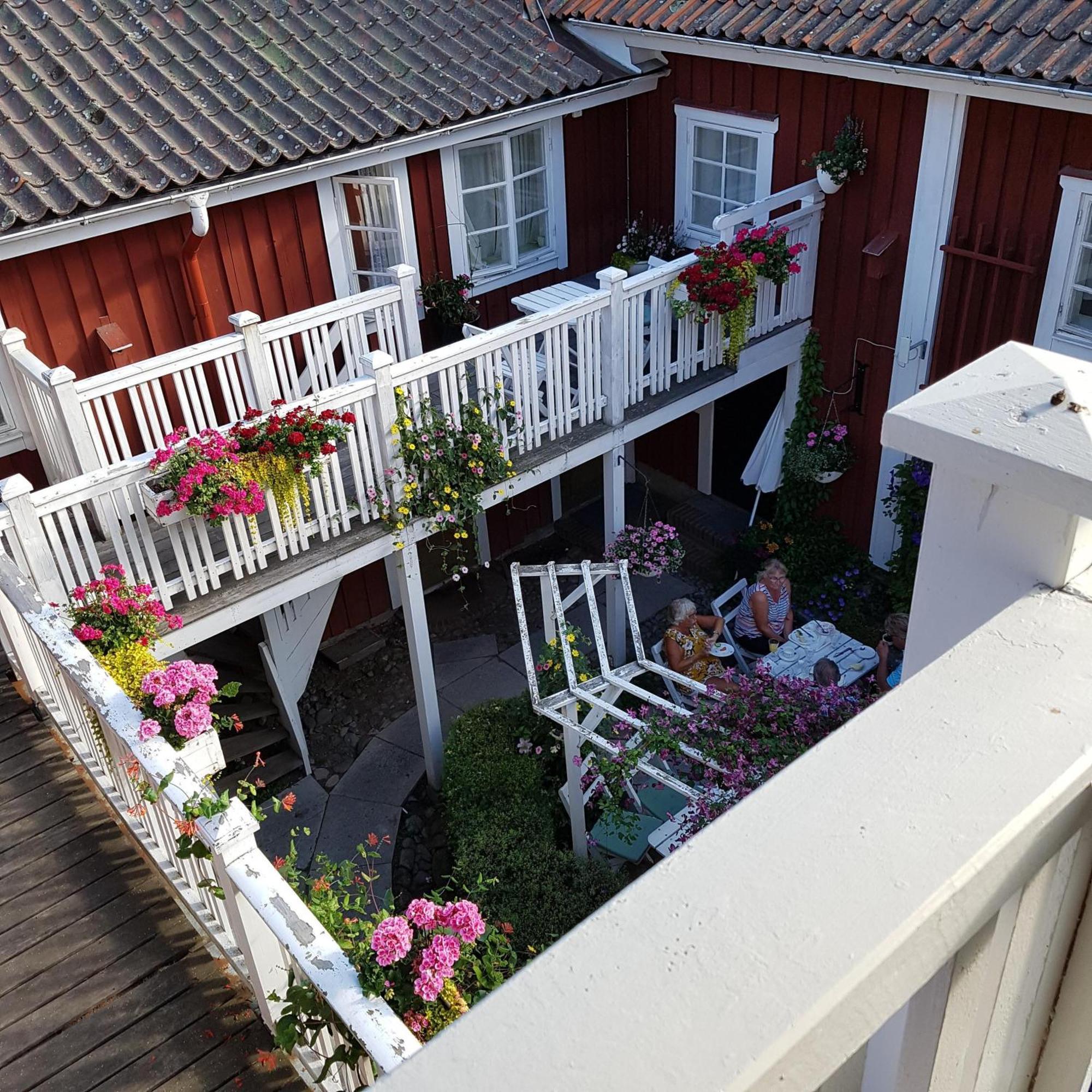 Garvaregarden Hotel , B&B Och Cafe Askersund Luaran gambar